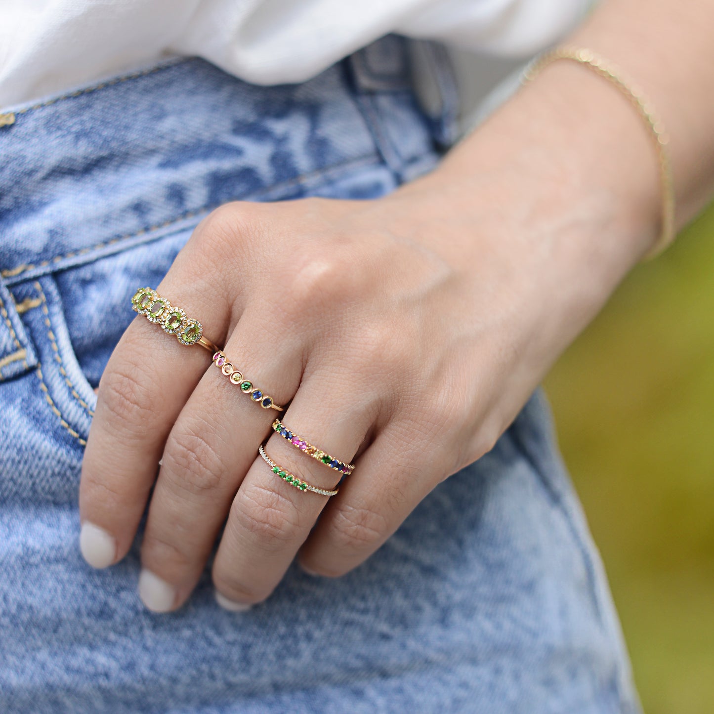 Anillo en montura bizel rainbow