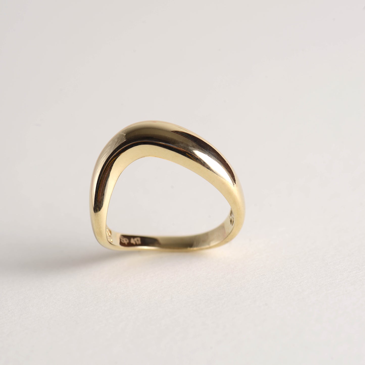 Anillo curvo