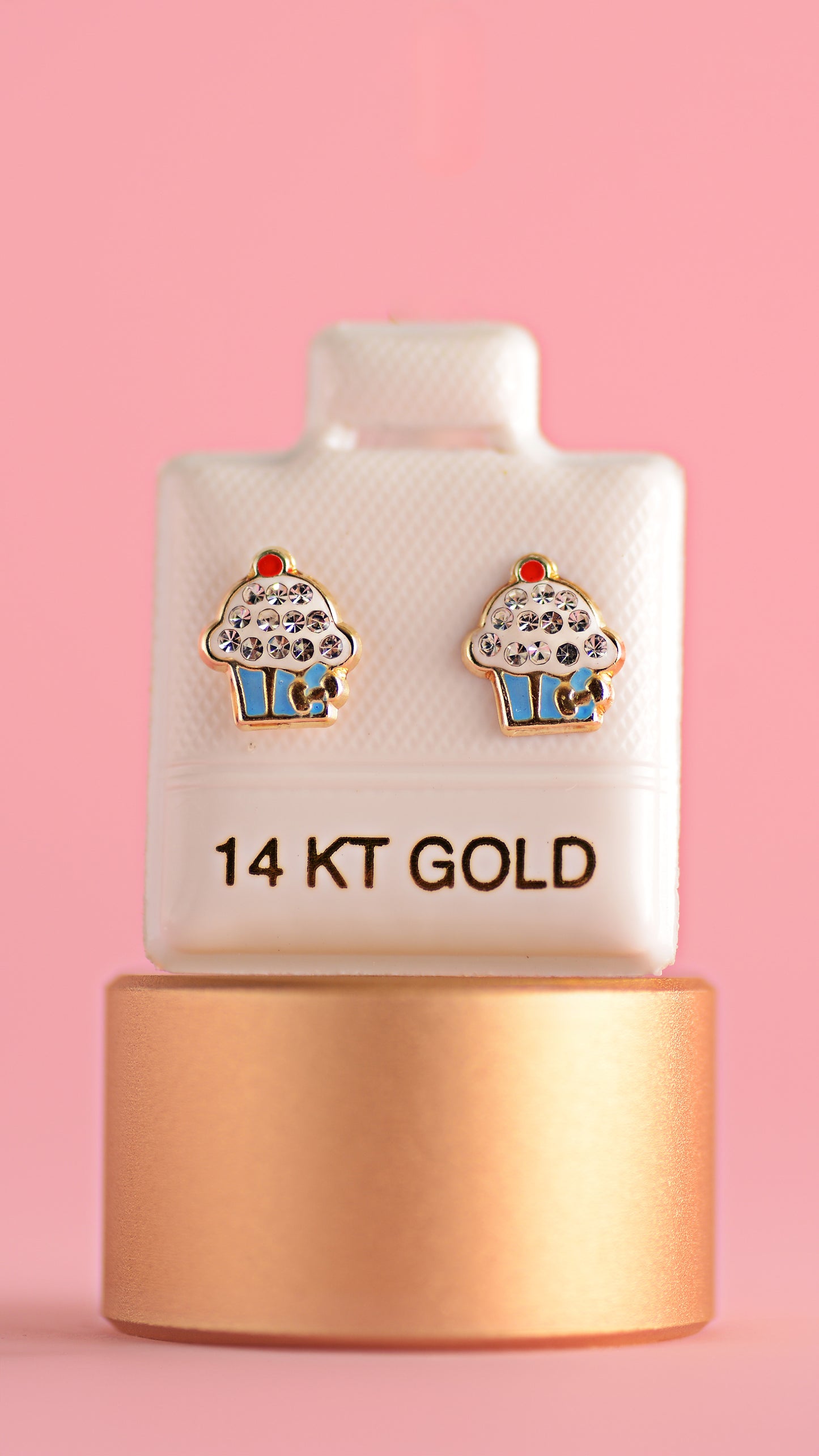 Aretes de cupcake celeste esmaltado y zirconias en oro amarillo de 14 K