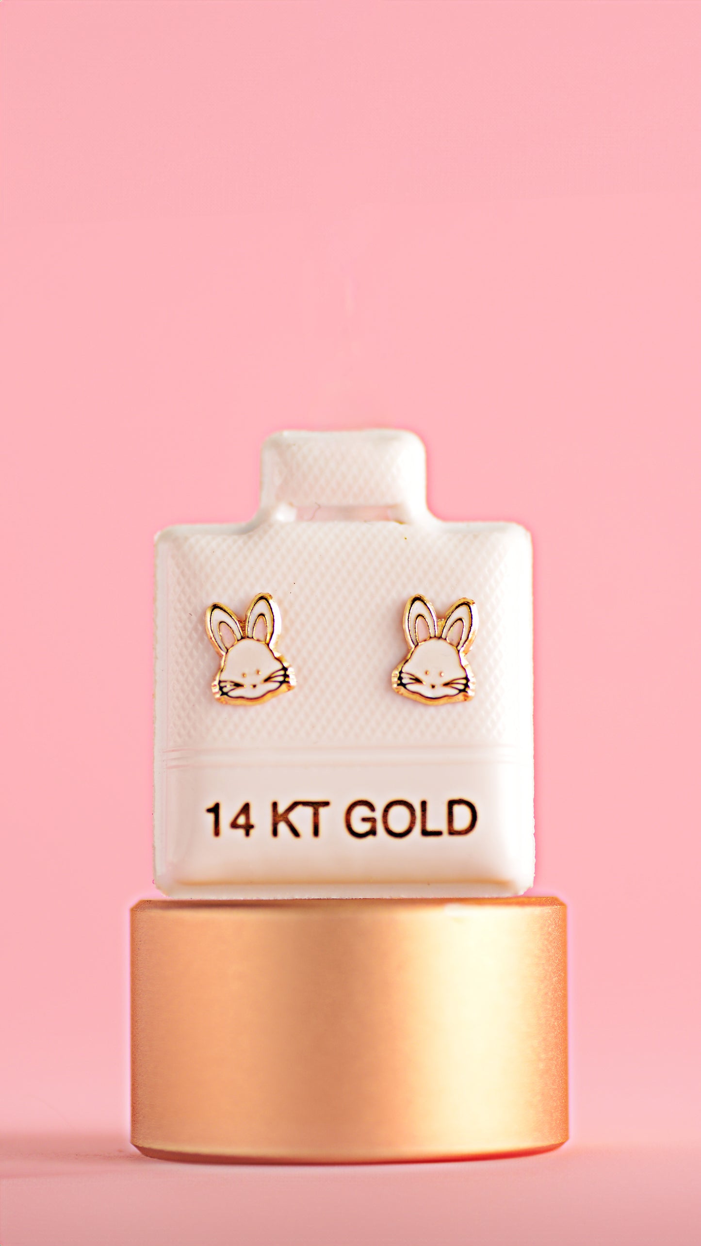 Aretes de conejito esmaltado en oro de 14K